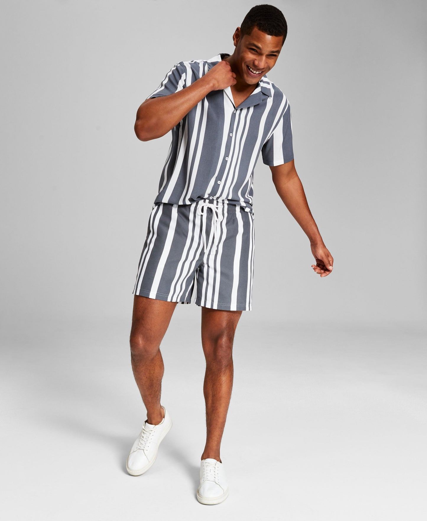 Men's Regular-Fit Stripe 6" Drawstring Shorts